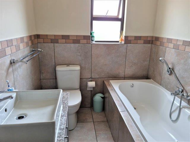 To Let 4 Bedroom Property for Rent in Melodie North West